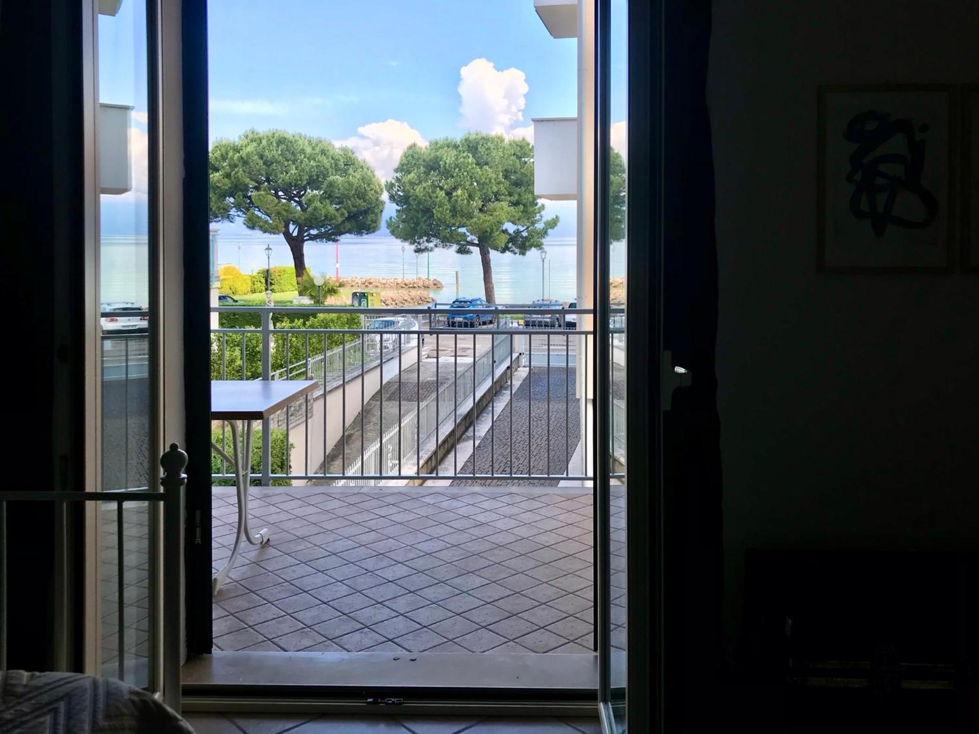 Casa Caterina Lake View Holidays Apartments Пескиера дел Гарда Стая снимка